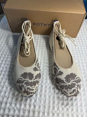 Rothy's Cream Knit Floral Ballet Flats with Silver Pattern